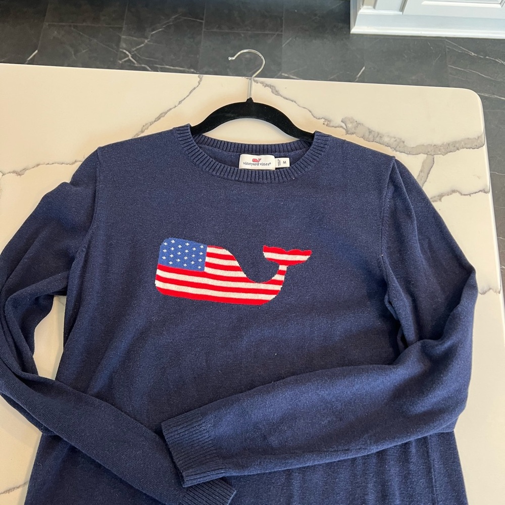 Patriotic vineyard vines sweater in navy , very good condition